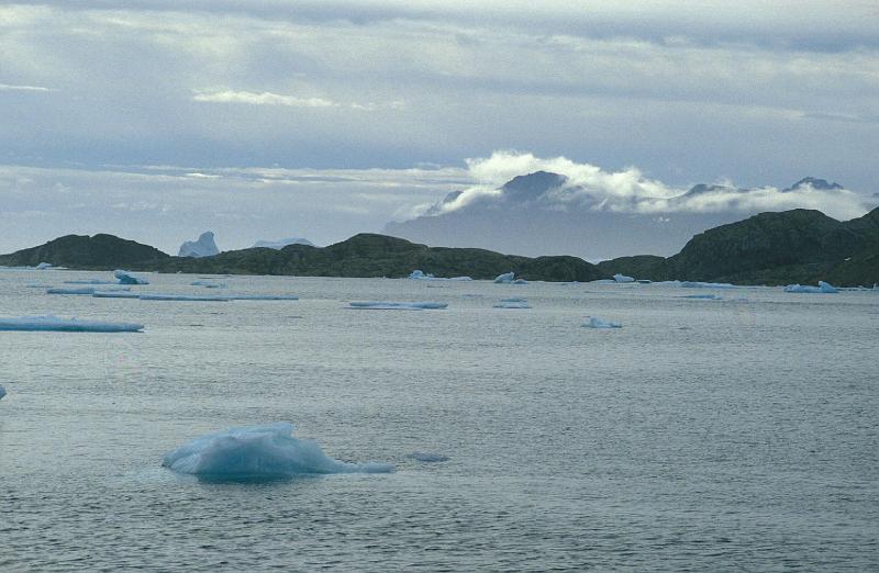 4472